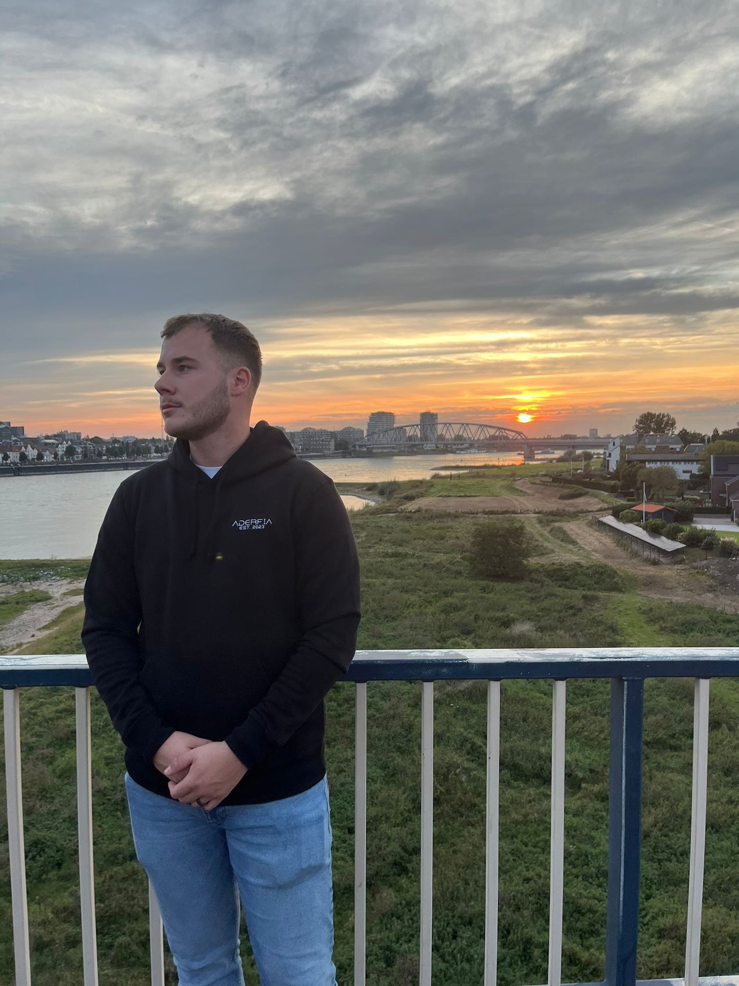 Global Hoodie Black